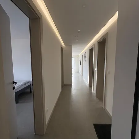 Delux بوسيسيه